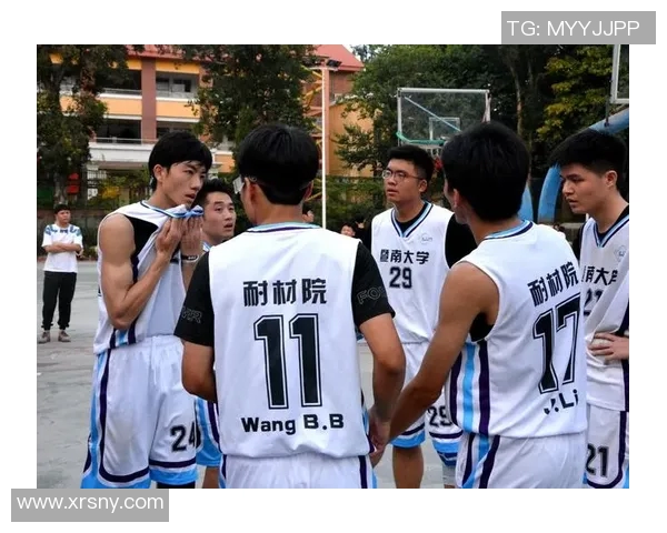 企鹅篮球明星红队勇夺冠军展现团队精神与拼搏力量
